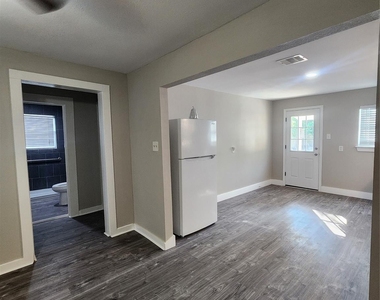 6203 Hoffman Street - Photo Thumbnail 5