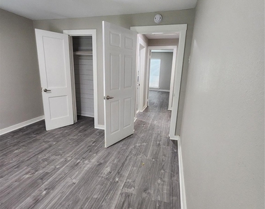 6203 Hoffman Street - Photo Thumbnail 12