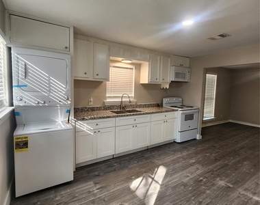6203 Hoffman Street - Photo Thumbnail 4