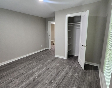 6203 Hoffman Street - Photo Thumbnail 9