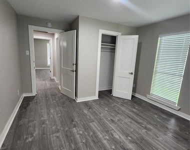 6203 Hoffman Street - Photo Thumbnail 8