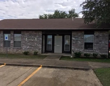 112 Dixon Dr - Photo Thumbnail 4
