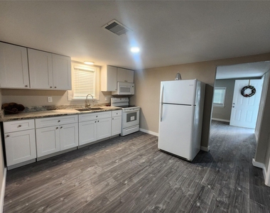 6203 1/2 Hoffman Street - Photo Thumbnail 7