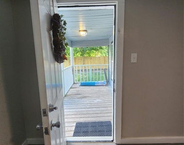 6203 1/2 Hoffman Street - Photo Thumbnail 3