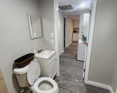 6203 1/2 Hoffman Street - Photo Thumbnail 9
