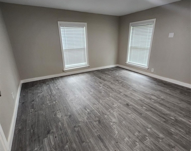 6203 1/2 Hoffman Street - Photo Thumbnail 13