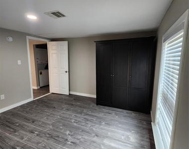 6203 1/2 Hoffman Street - Photo Thumbnail 12