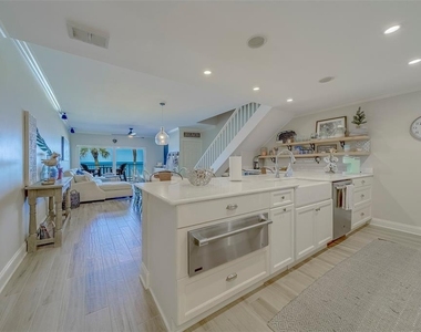 2250 Gulf Boulevard - Photo Thumbnail 4