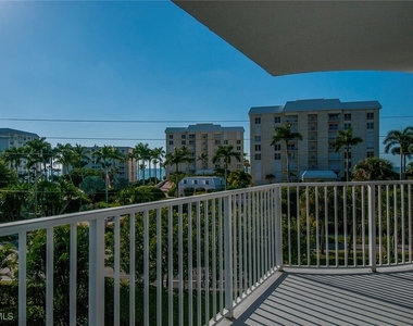 1300 Gulf Shore Boulevard N - Photo Thumbnail 16