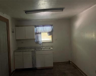 2712 Ashton Street - Photo Thumbnail 7