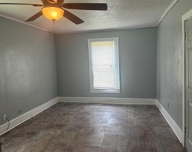 2712 Ashton Street - Photo Thumbnail 4