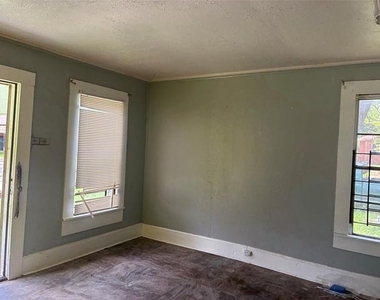 2712 Ashton Street - Photo Thumbnail 2