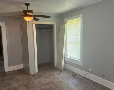 2712 Ashton Street - Photo Thumbnail 5