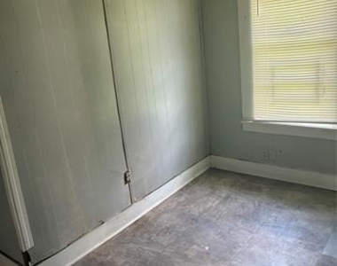 2712 Ashton Street - Photo Thumbnail 3