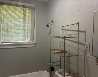 2712 Ashton Street - Photo Thumbnail 6