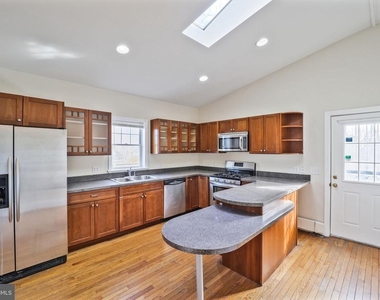 114 Sheridan Street Nw - Photo Thumbnail 4
