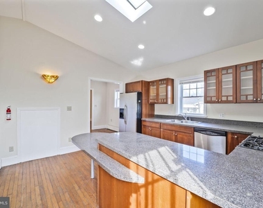 114 Sheridan Street Nw - Photo Thumbnail 5