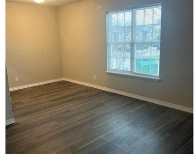 298 W Avenue A - Photo Thumbnail 3