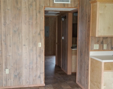 1300 Courtland Rd - Photo Thumbnail 3