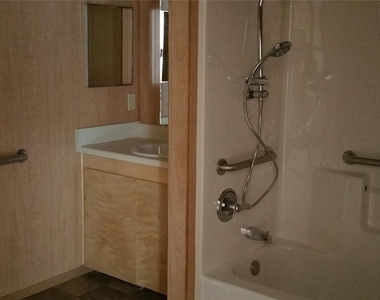 1300 Courtland Rd - Photo Thumbnail 4