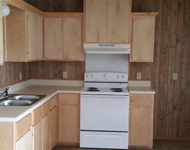 1300 Courtland Rd - Photo Thumbnail 2