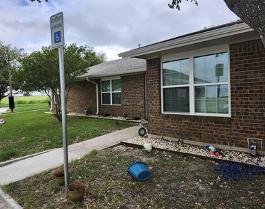 1000 S 8th St - Photo Thumbnail 4