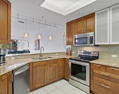 14817 Laguna Drive - Photo Thumbnail 8
