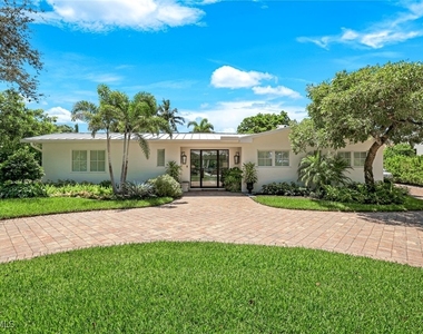 642 6th Avenue N - Photo Thumbnail 1