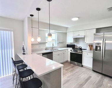 2414 Center Avenue - Photo Thumbnail 4