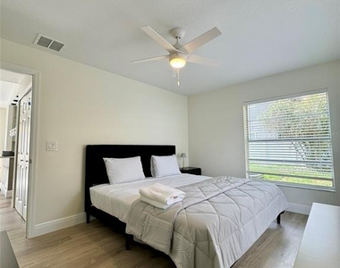 2414 Center Avenue - Photo Thumbnail 8