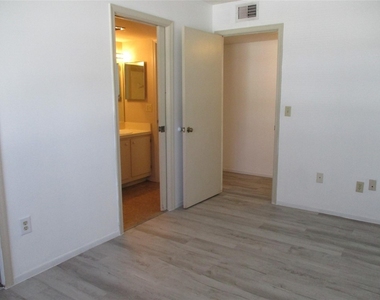 23442 Sw 57th Avenue - Photo Thumbnail 10