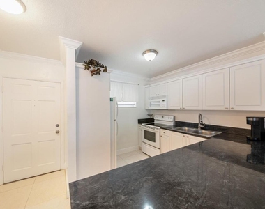 2581 N Garden Drive - Photo Thumbnail 5