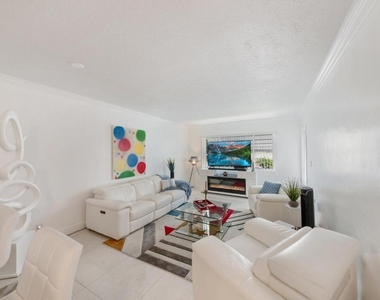 2581 N Garden Drive - Photo Thumbnail 3