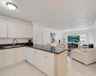 2581 N Garden Drive - Photo Thumbnail 8