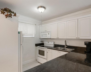 2581 N Garden Drive - Photo Thumbnail 6