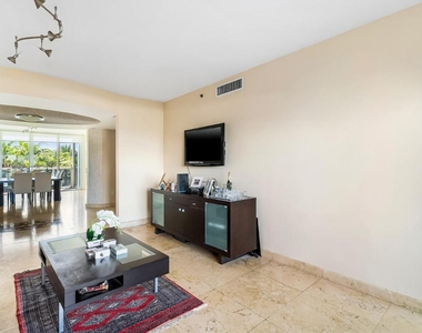 18911 Collins Avenue - Photo Thumbnail 19