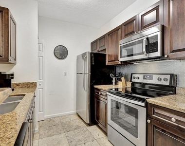 580 S Sapodilla Avenue - Photo Thumbnail 2