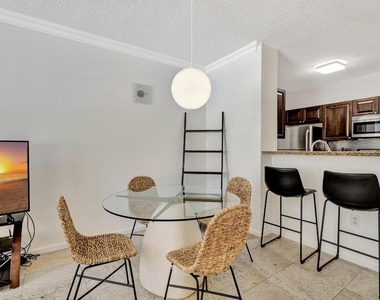 580 S Sapodilla Avenue - Photo Thumbnail 7