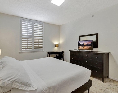 580 S Sapodilla Avenue - Photo Thumbnail 13