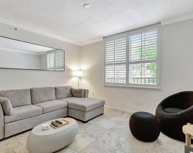 580 S Sapodilla Avenue - Photo Thumbnail 9