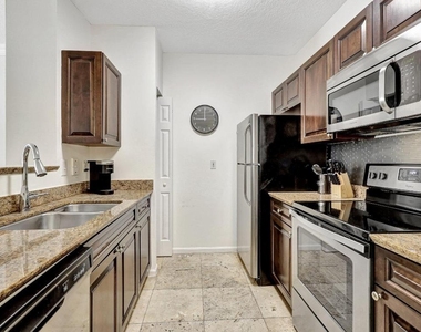 580 S Sapodilla Avenue - Photo Thumbnail 1