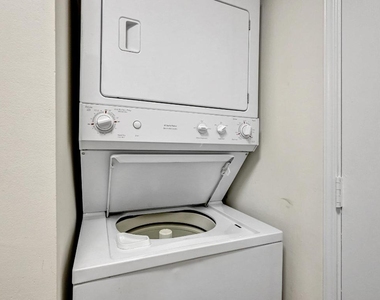 580 S Sapodilla Avenue - Photo Thumbnail 17