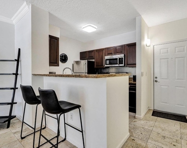 580 S Sapodilla Avenue - Photo Thumbnail 5
