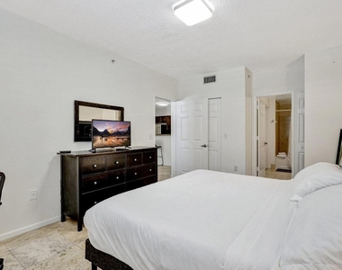 580 S Sapodilla Avenue - Photo Thumbnail 14