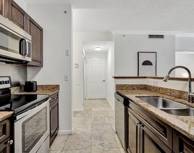580 S Sapodilla Avenue - Photo Thumbnail 4