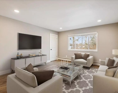 1024 S Brown St - Photo Thumbnail 3