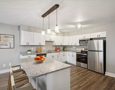 1024 S Brown St - Photo Thumbnail 2