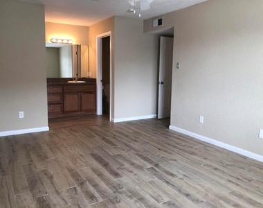 12500 Sandpiper Drive - Photo Thumbnail 5