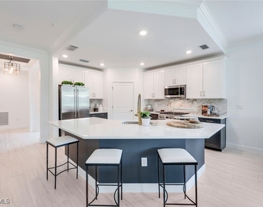 16348 Viansa Way - Photo Thumbnail 7