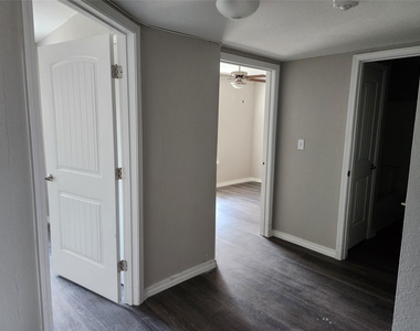 724 E Avenue N - Photo Thumbnail 4